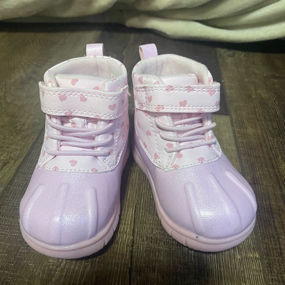 Size 3 boots 
Worn once by non walker